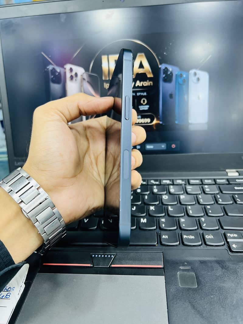 iPhone 13 4