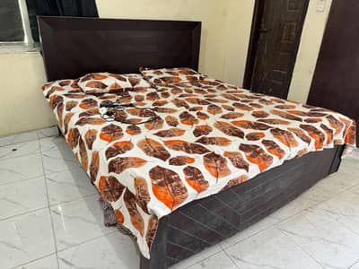 Bed king size with spring wala matress
