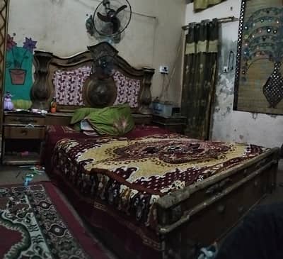 bed with devider