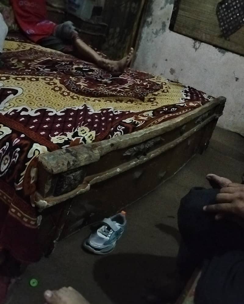 bed with devider 2