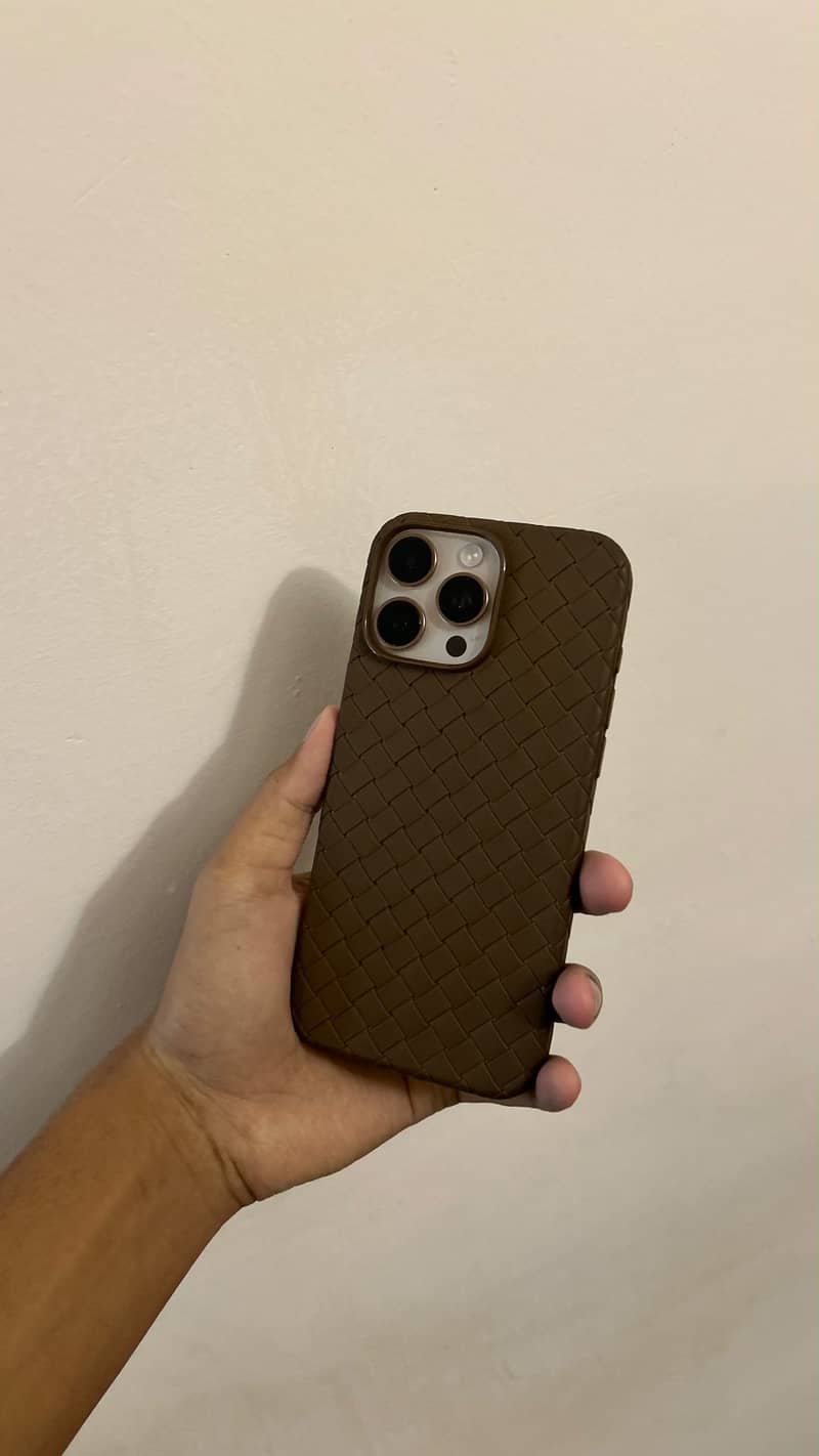Apple iPhone 16 Pro Max 0