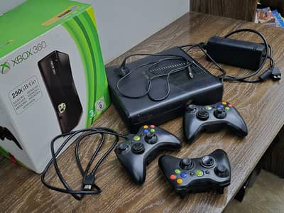 xbox 360 with 3 controller, hdmi, power supply with box