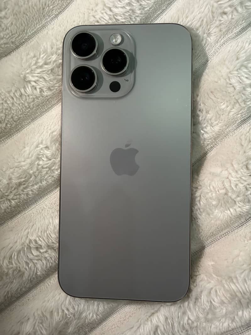 Apple iPhone 15 Pro Max 0