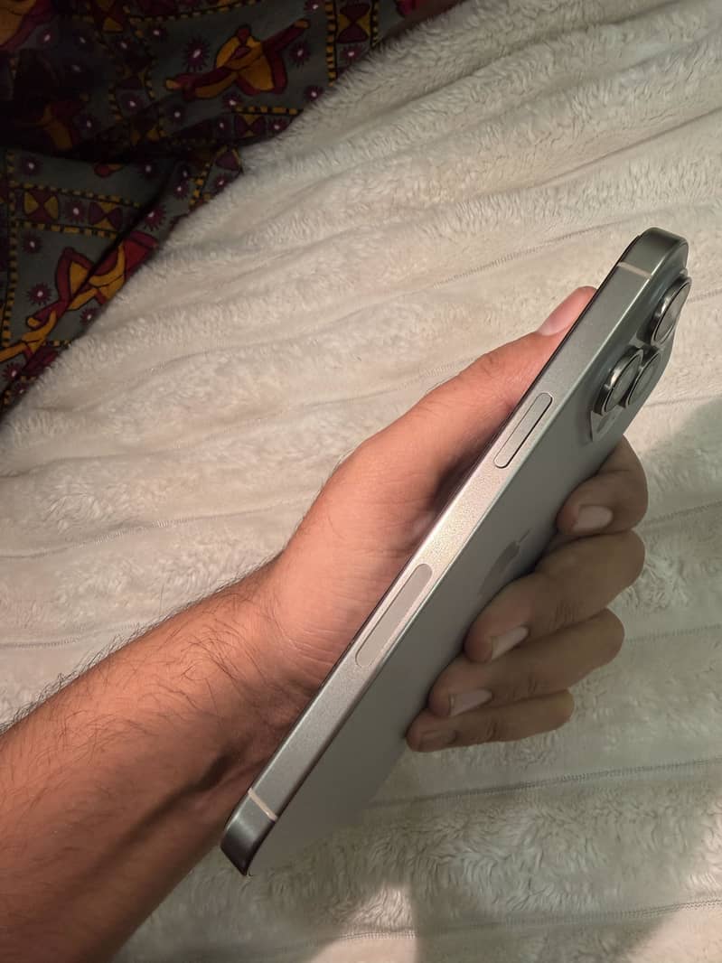 Apple iPhone 15 Pro Max 1