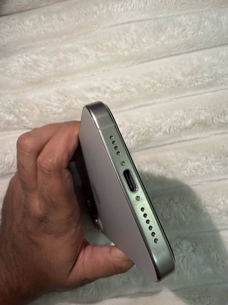 Apple iPhone 15 Pro Max 2