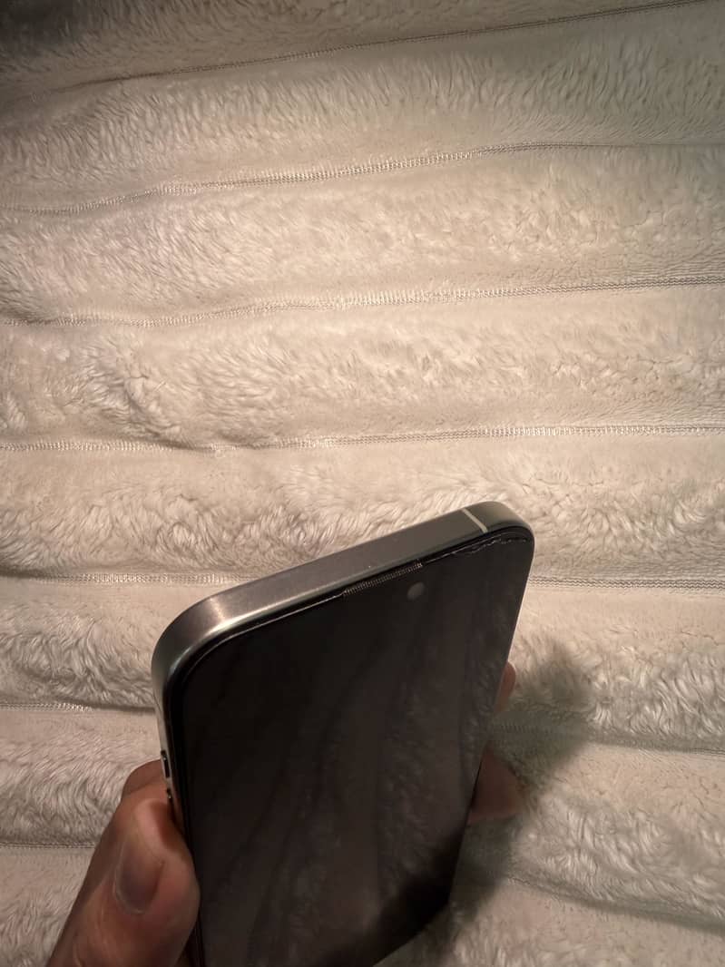 Apple iPhone 15 Pro Max 3