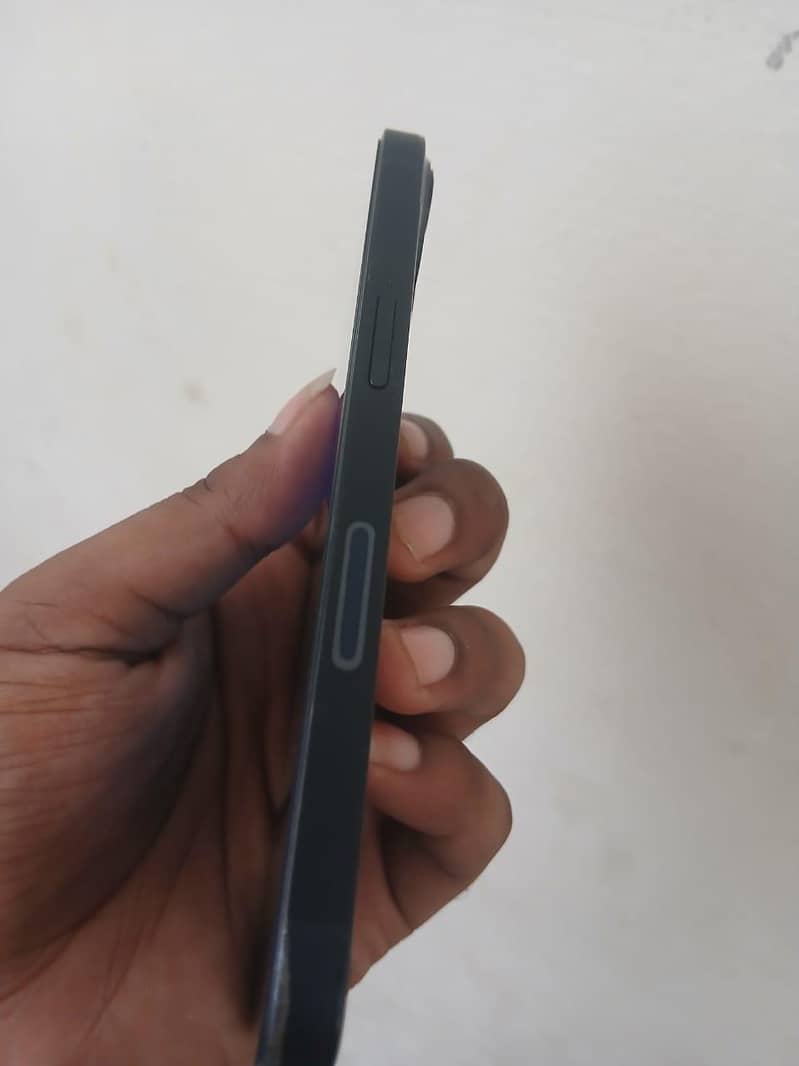 Apple iPhone 13 2