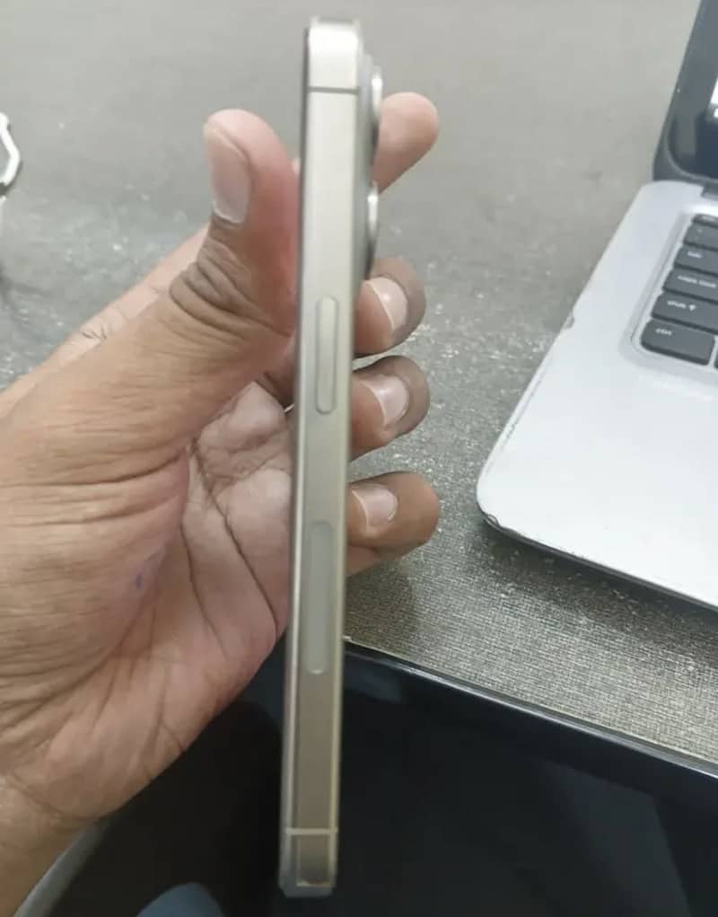 Apple iPhone 15 Pro 1
