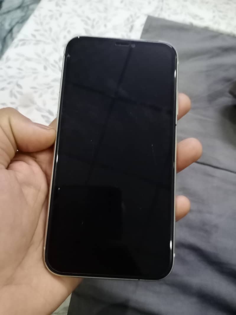 Apple iPhone 11 4