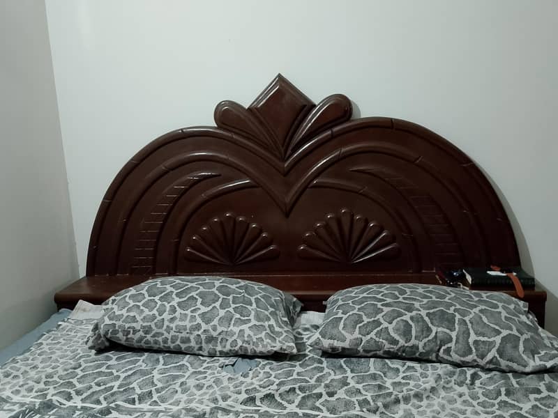 Bed & Show Case 0
