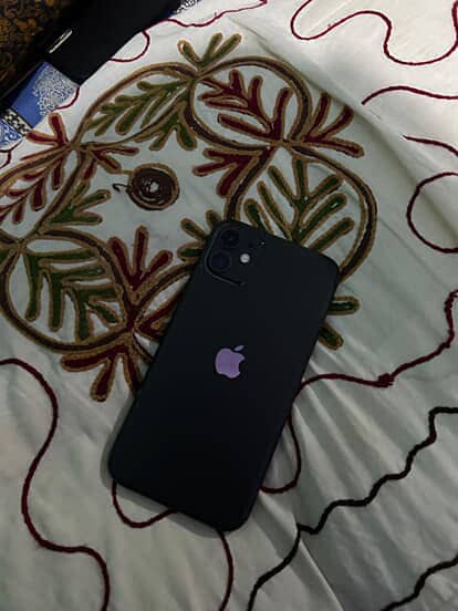 Apple iPhone 11 4