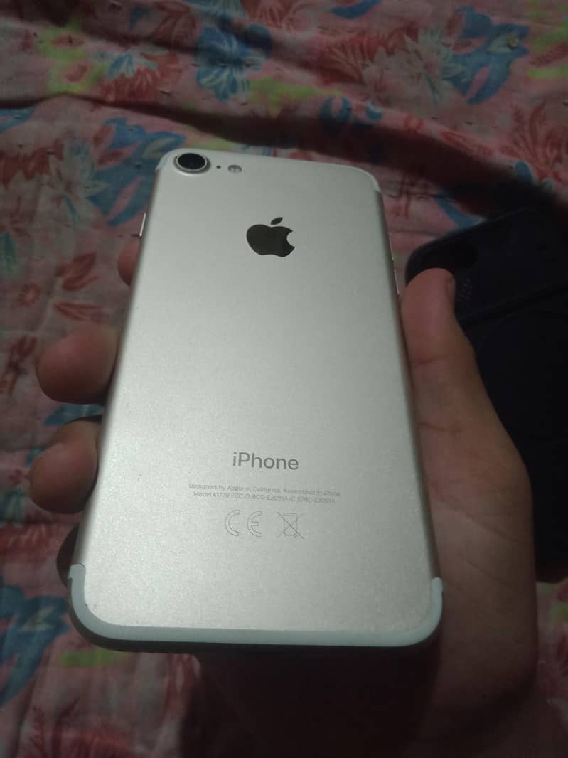 Apple iPhone 7 2