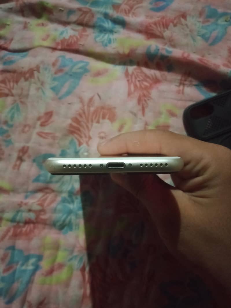 Apple iPhone 7 3