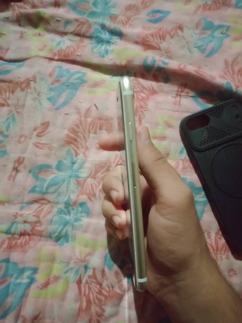 Apple iPhone 7 4