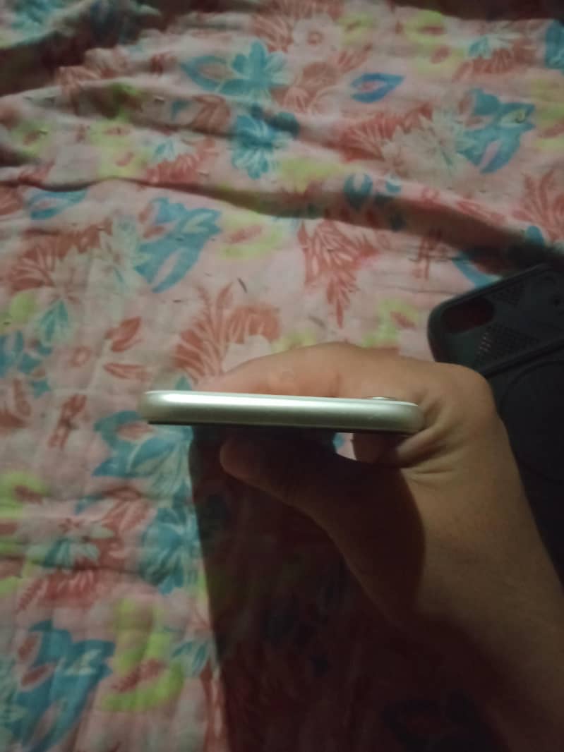 Apple iPhone 7 5