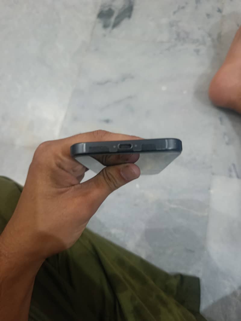 Apple iPhone 15 Pro Max 4