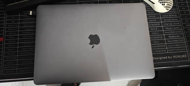 MacBook pro 2017 i5 8gb ram 512 storage 13.3 inch