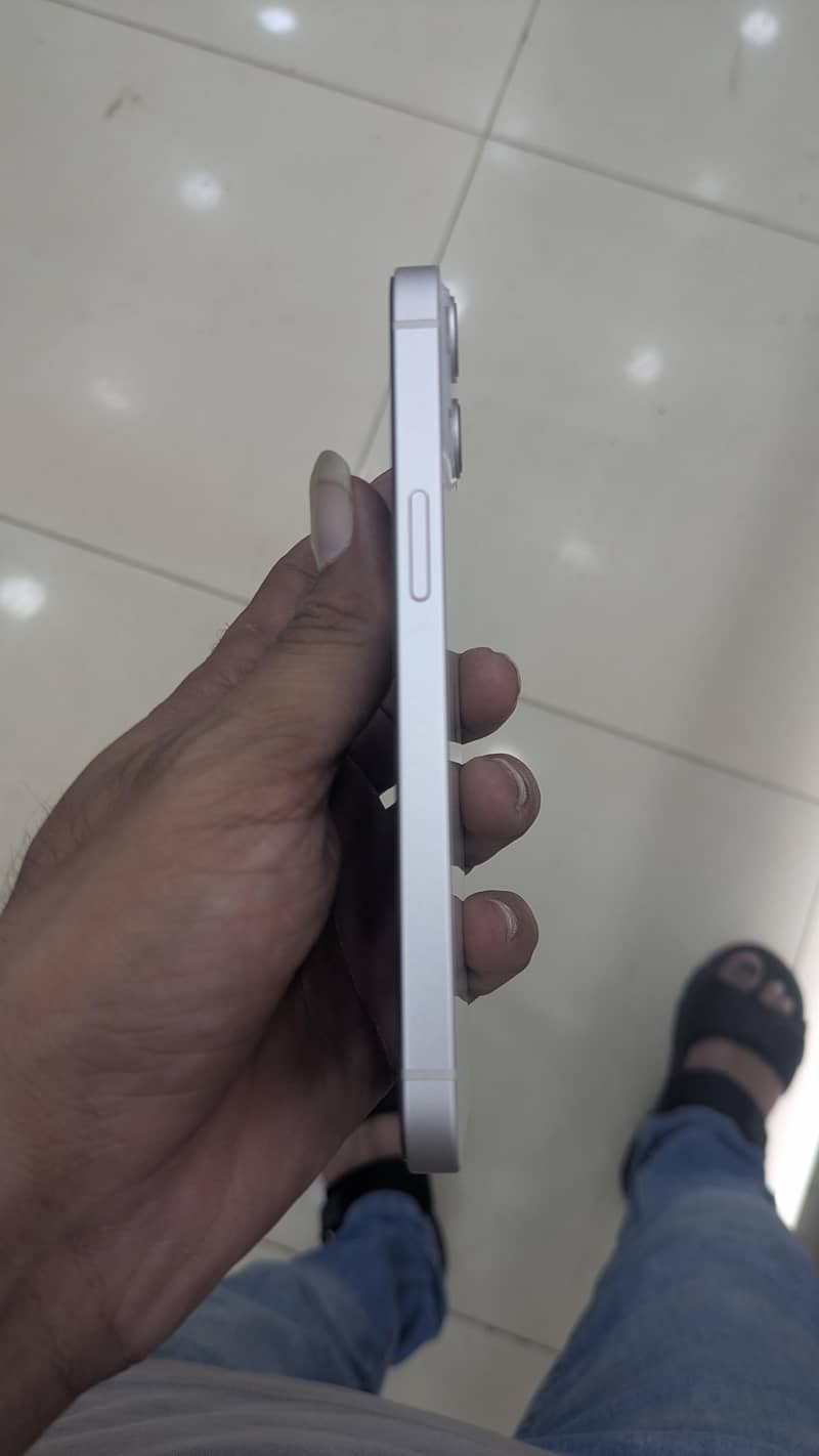 Apple iPhone 13 2