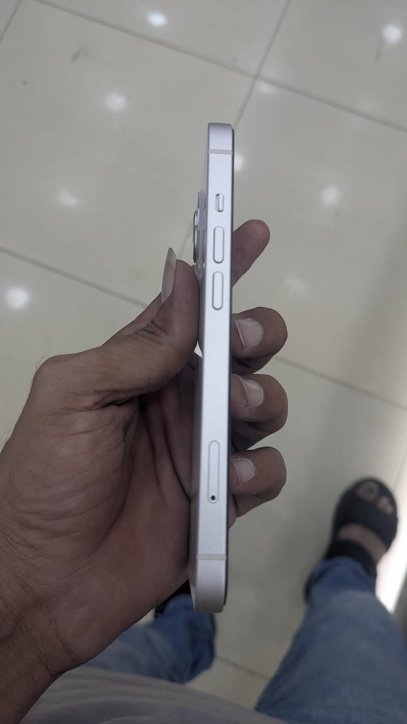 Apple iPhone 13 3