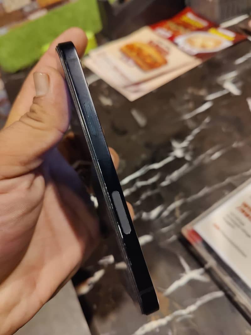 Apple iPhone 12 6