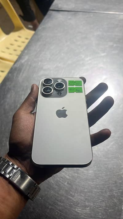 iPhone 15 Pro 128 GB – Natural Titanium