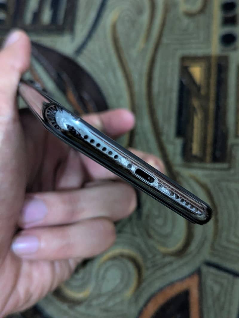 Apple iPhone X 3
