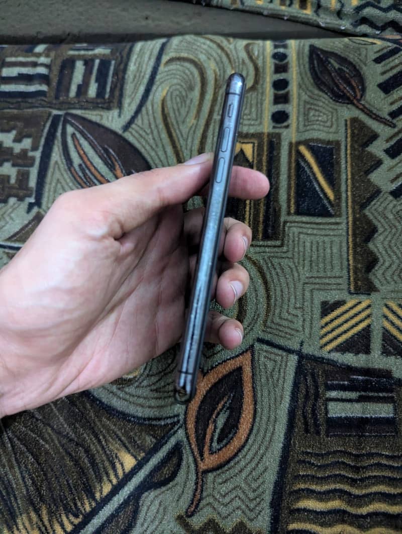 Apple iPhone X 4