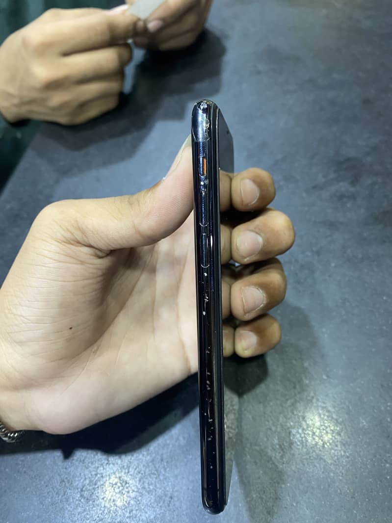 Apple iPhone X 4