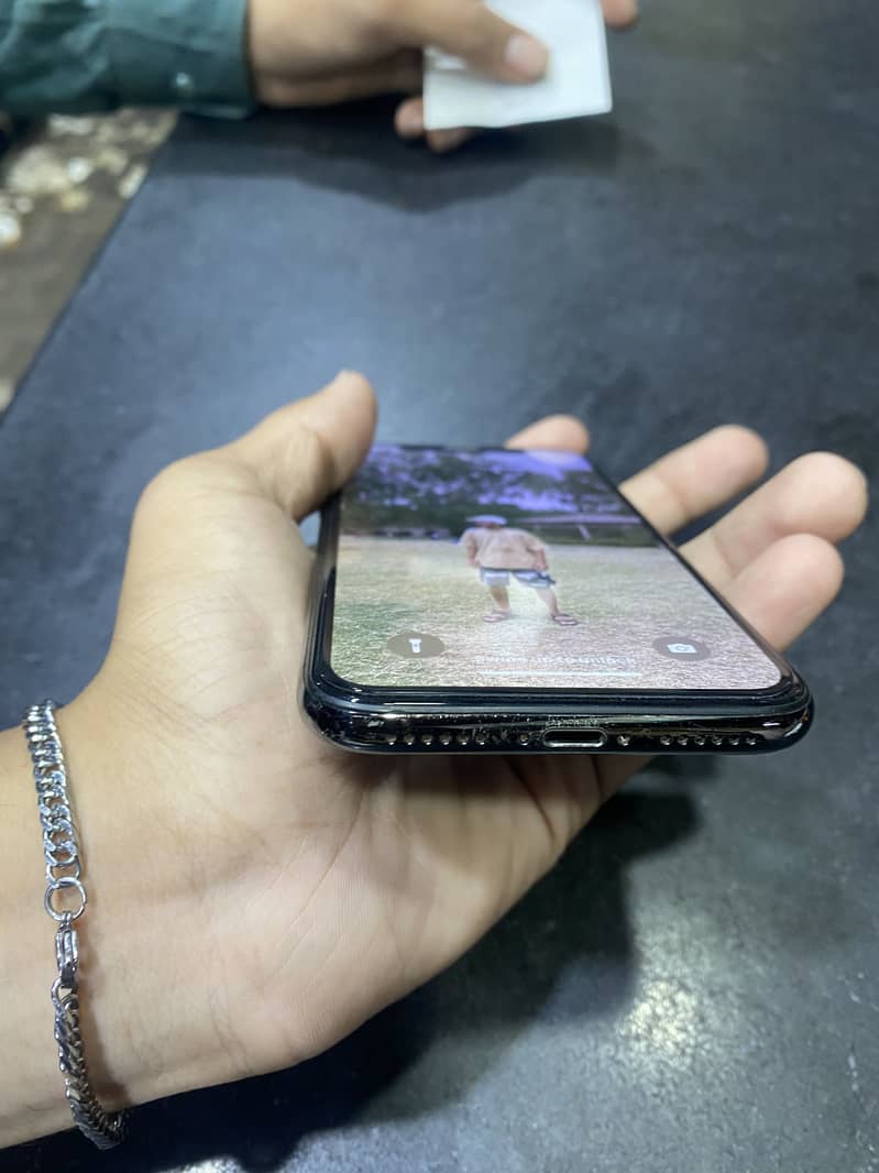 Apple iPhone X 5