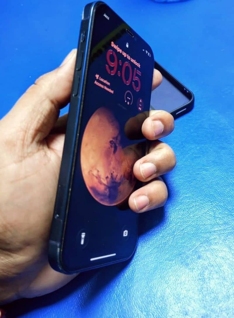 Apple iPhone 12 1