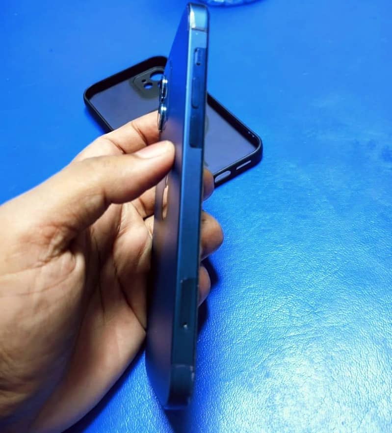 Apple iPhone 12 2