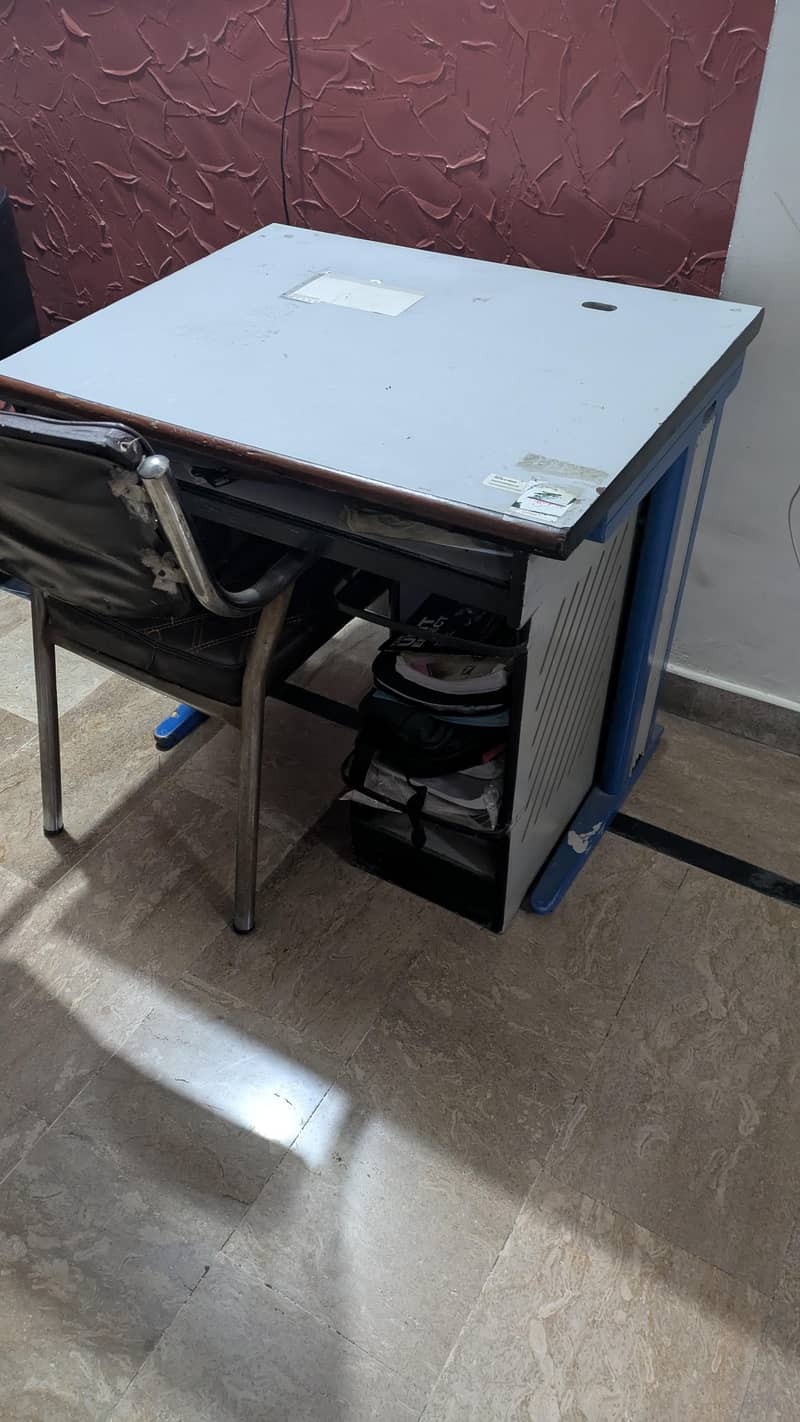 computer table with chair 1