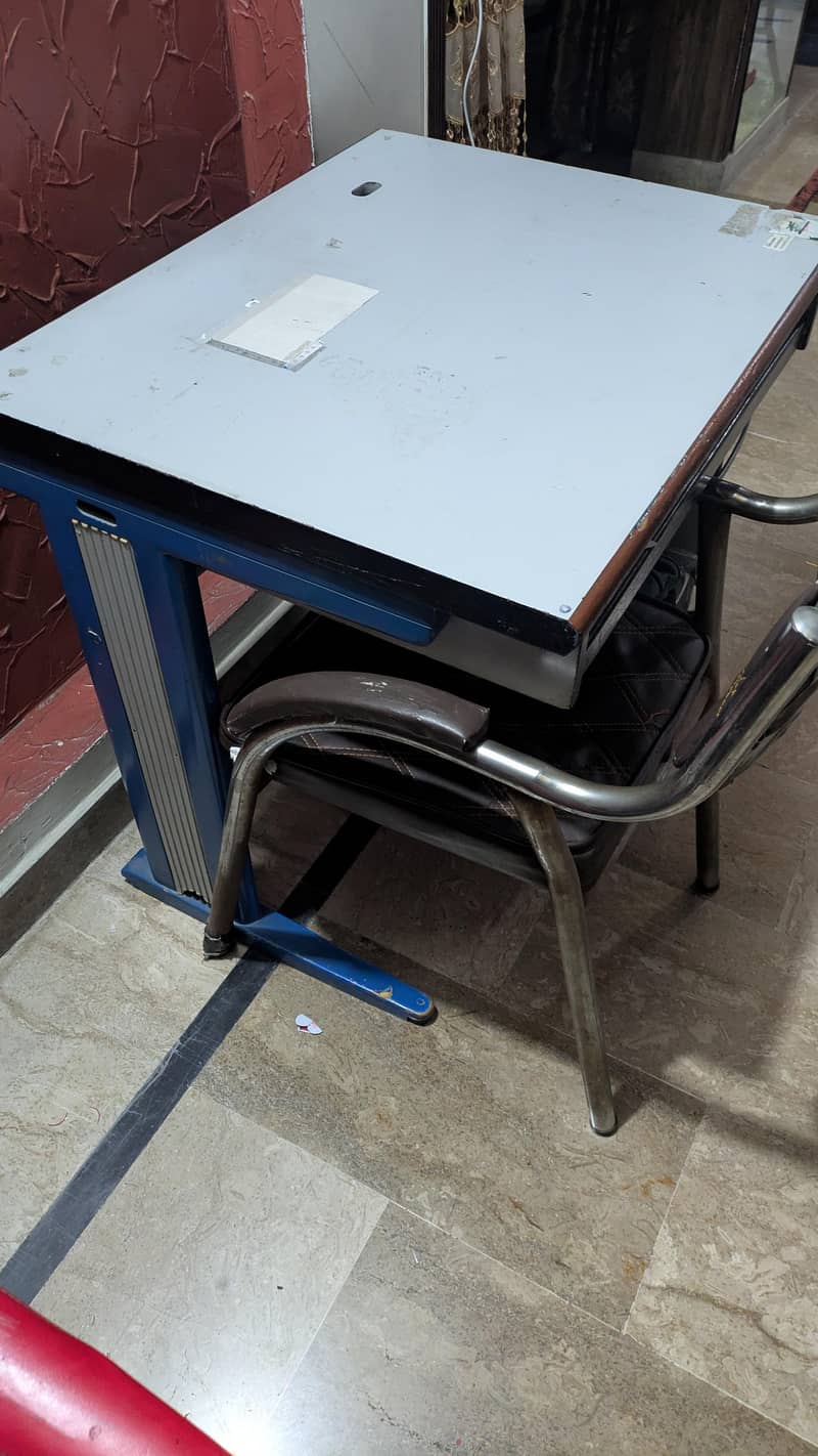 computer table with chair 3