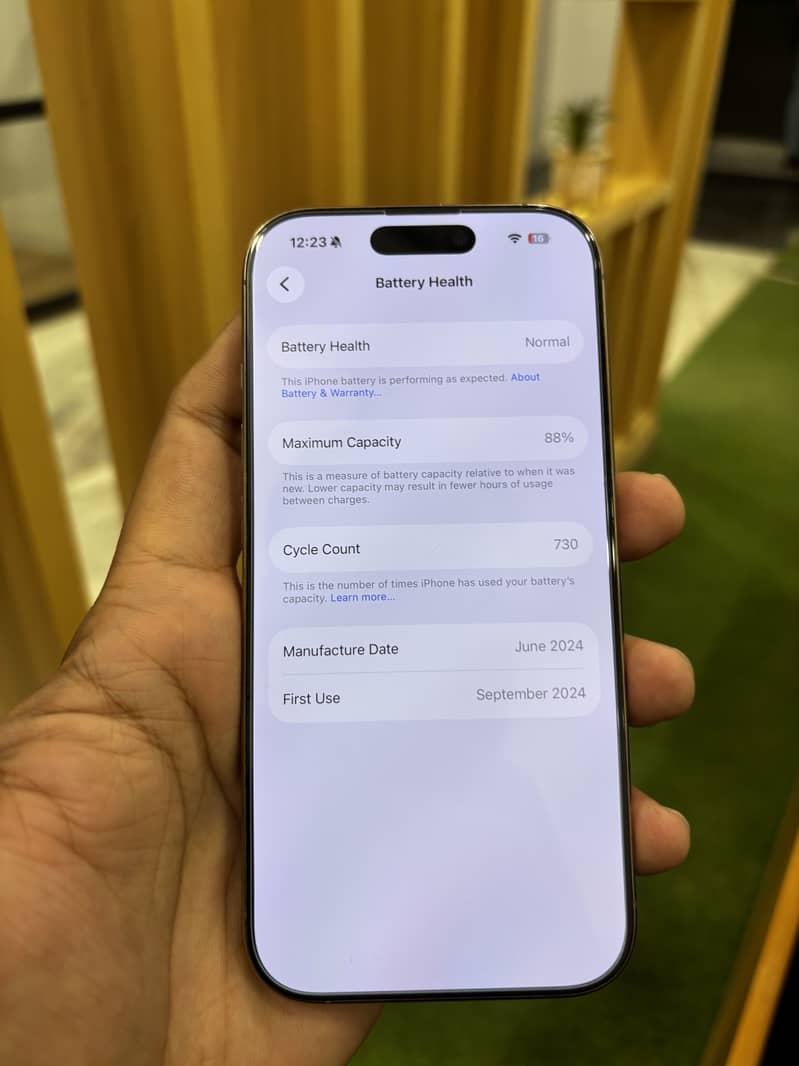 Apple iPhone 16 Pro 0