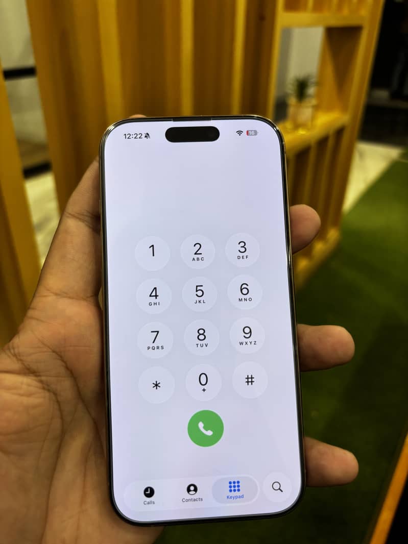 Apple iPhone 16 Pro 1