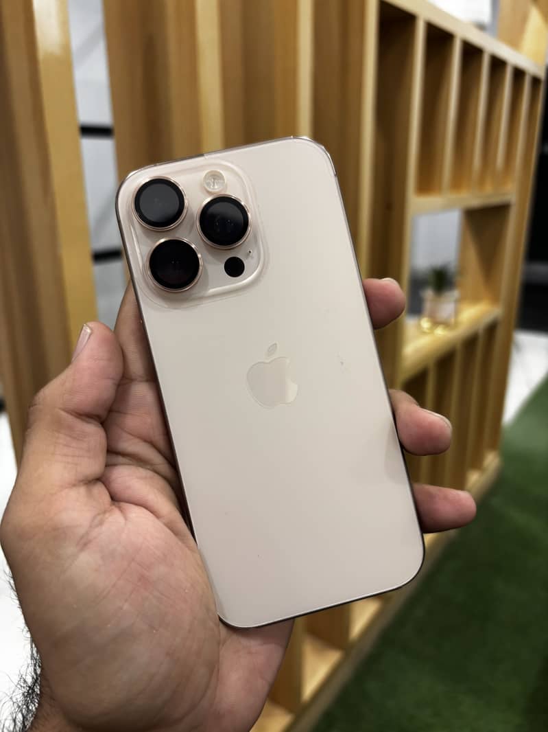 Apple iPhone 16 Pro 3
