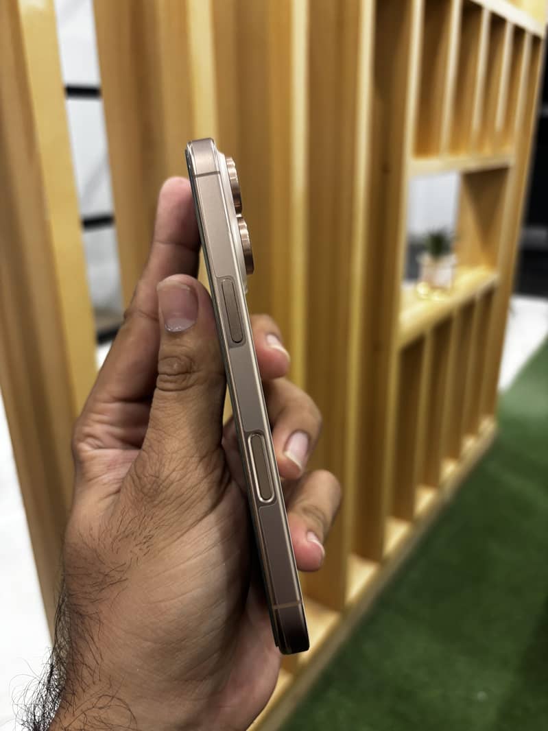 Apple iPhone 16 Pro 5