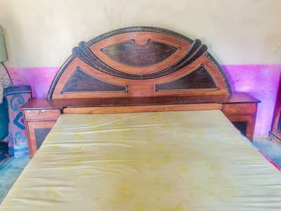 Double bed +metress+ Showcase combo argent sale - 2500/