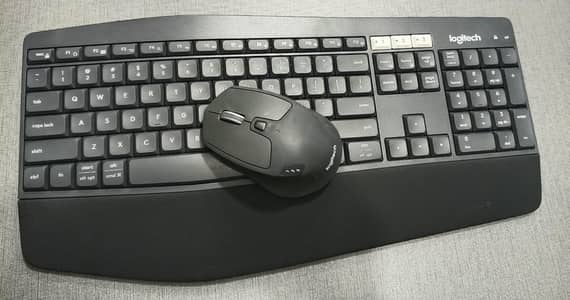 Logitech k850 keyboard and Logitech wireless mouse M720 combo set