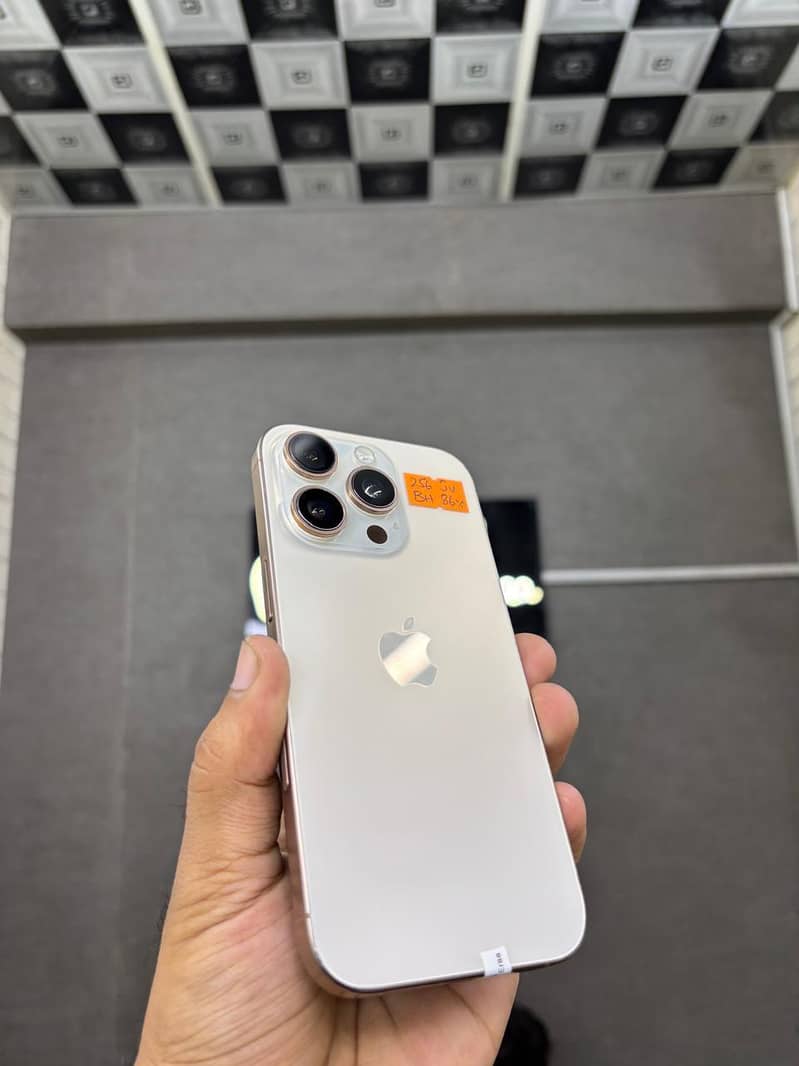 Apple iPhone 16 Pro 0