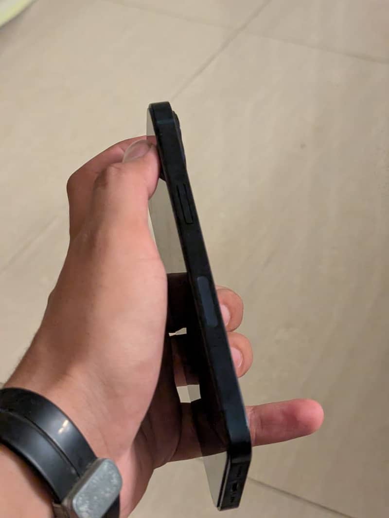 Apple iPhone 13 2