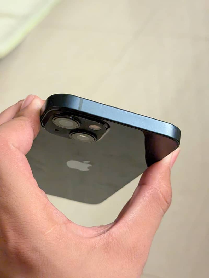 Apple iPhone 13 4