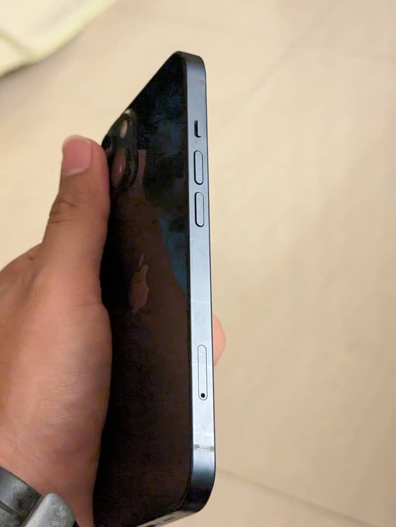 Apple iPhone 13 9