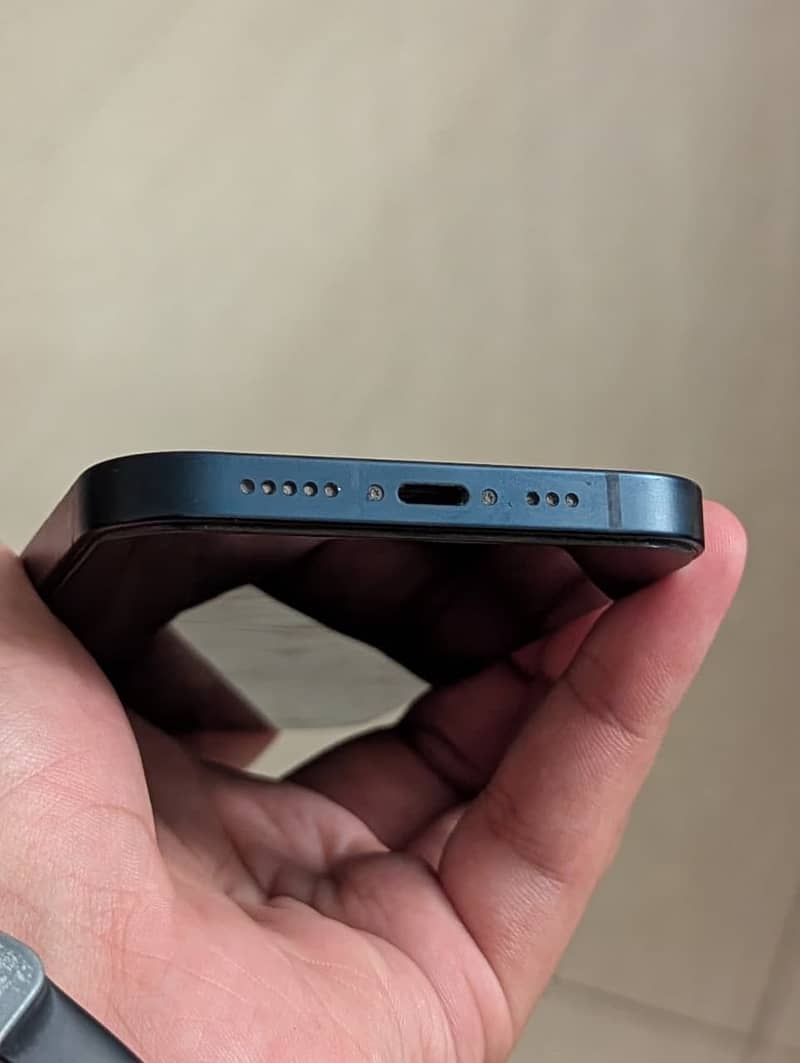 Apple iPhone 13 11