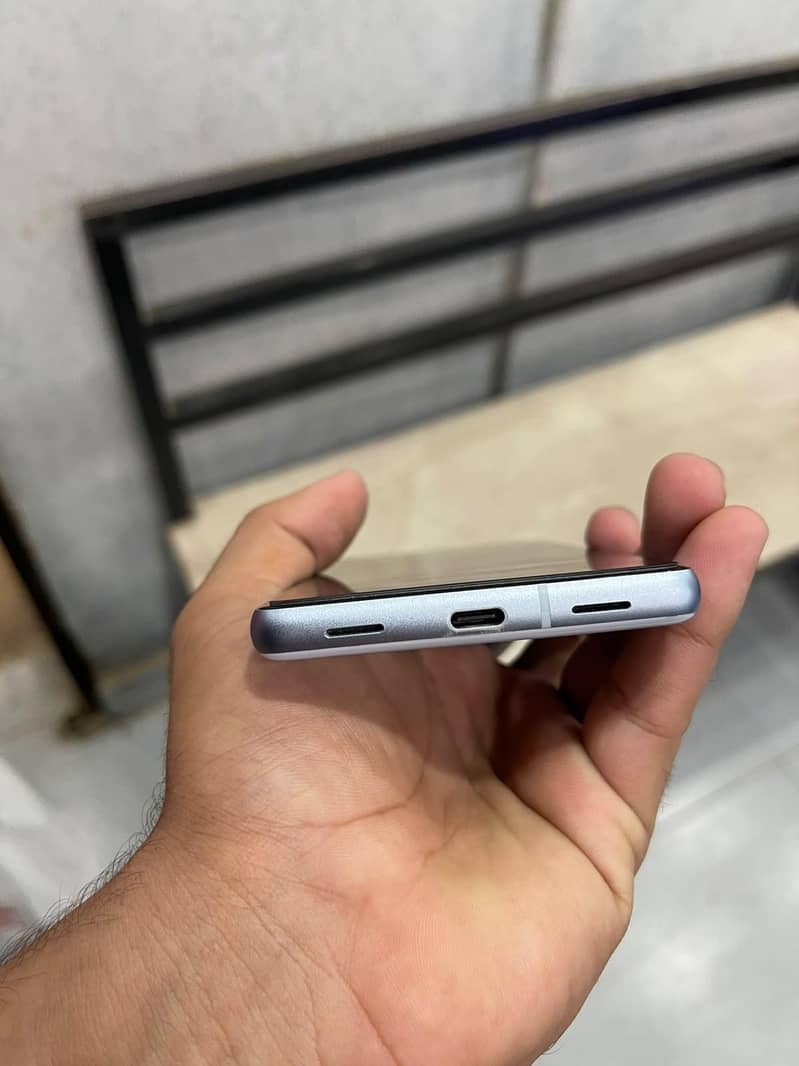 Google Pixel 7a 5