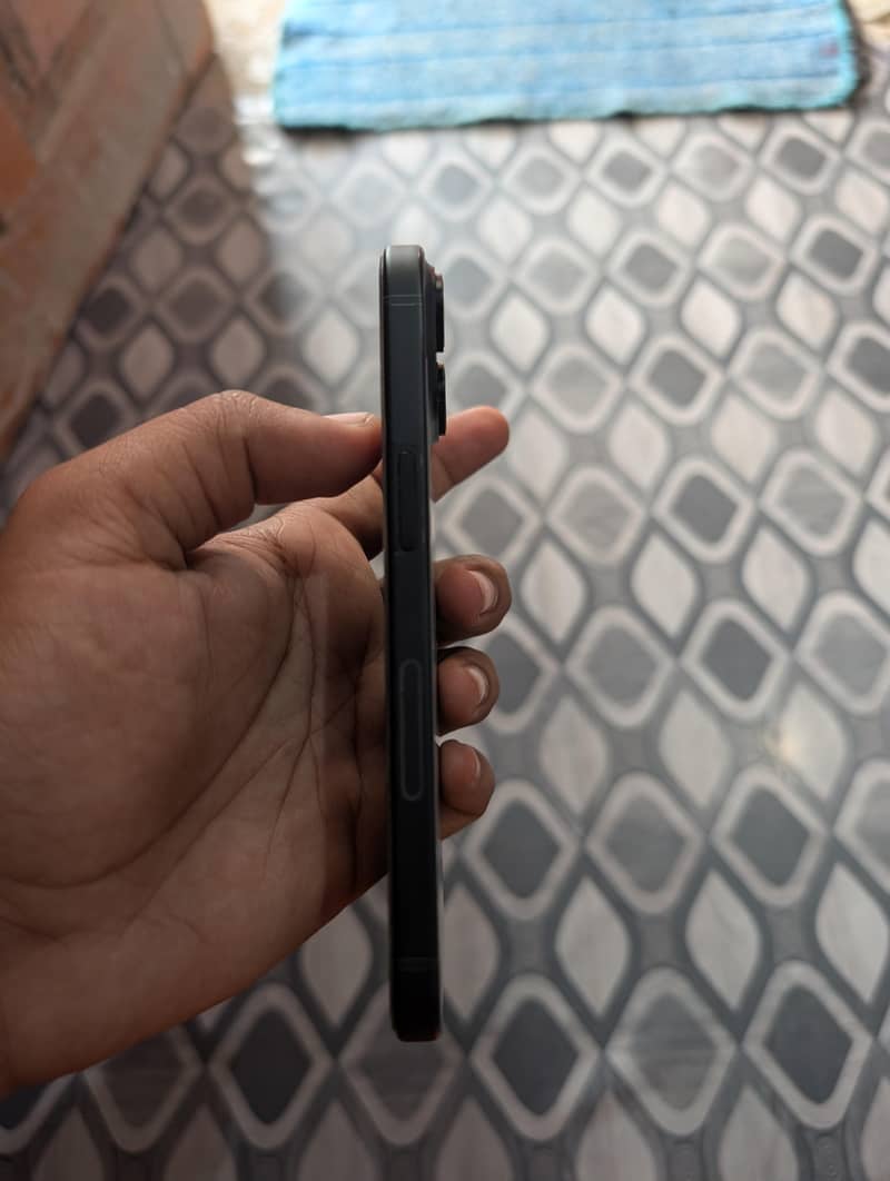 Apple iPhone 15 3