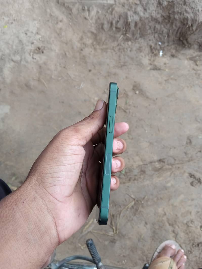 Apple iPhone 13 3