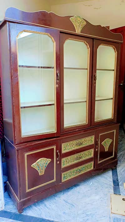 bartanon wali almari and dressing set Neet and clean urgent for sale