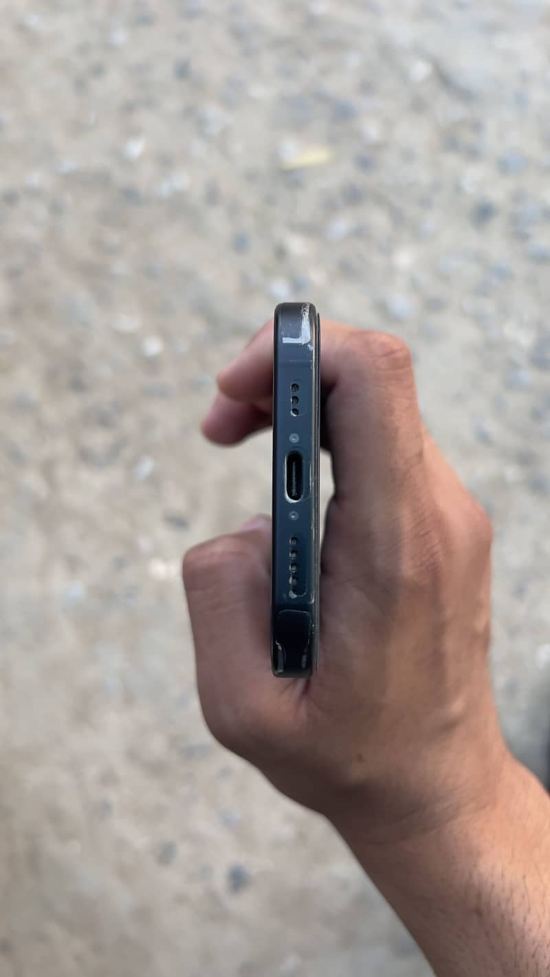Apple iPhone 16jv 1