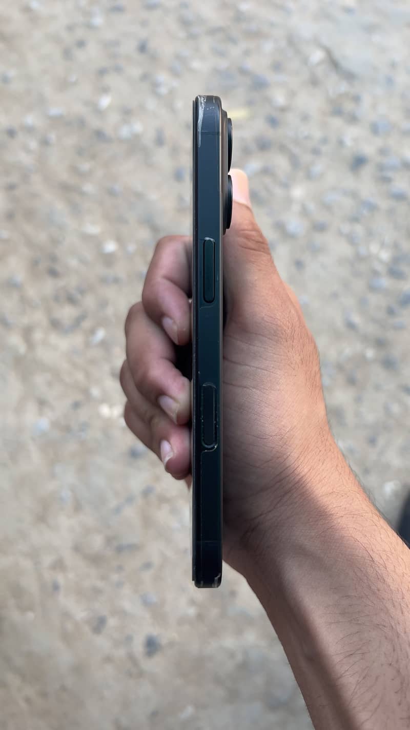 Apple iPhone 16jv 4